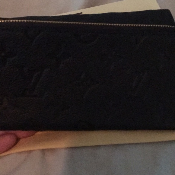 Authentic Louis Vuitton empereinte wallet - Picture 2 of 7